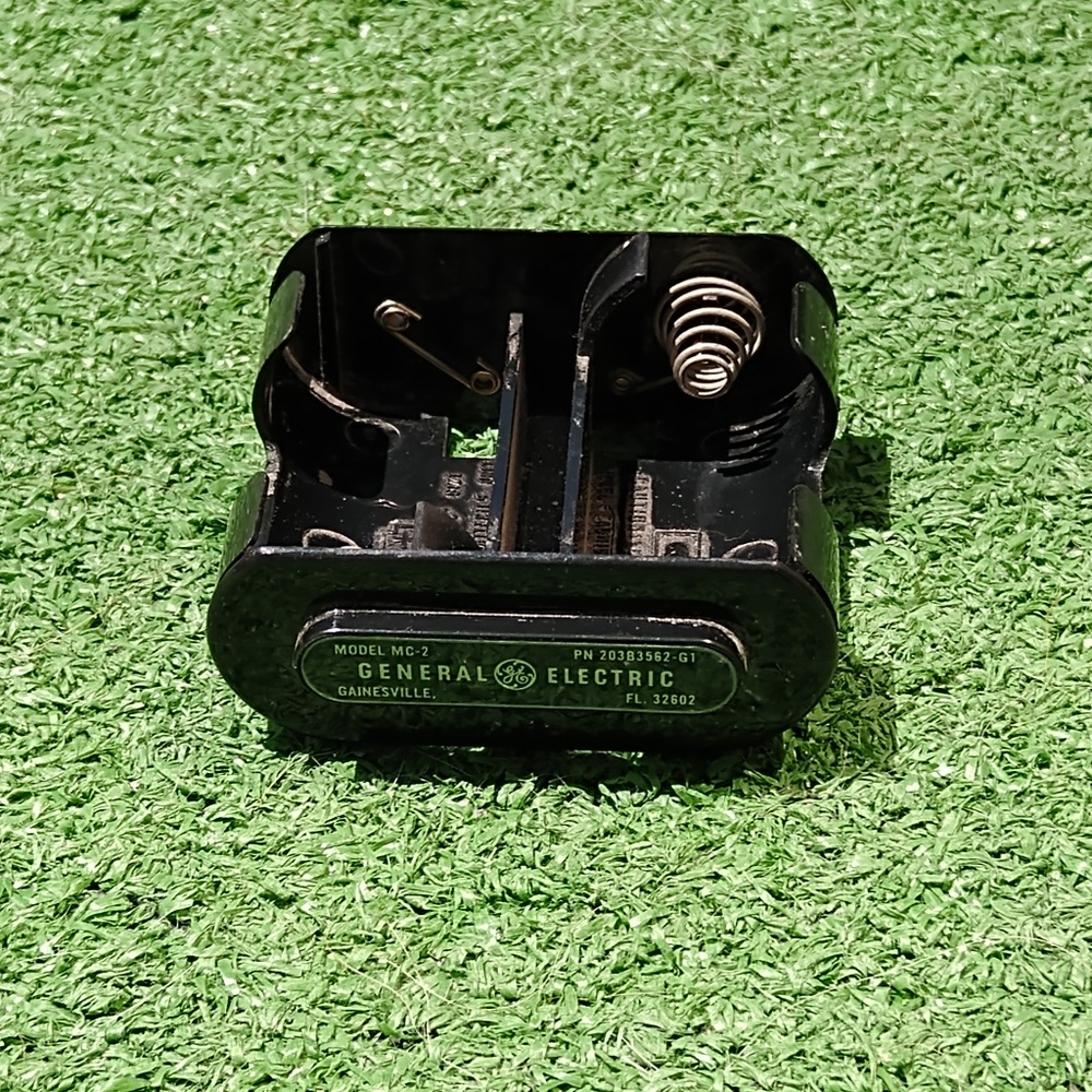 Vintage General Electric Ni-Cd Battery Charger/Cradle GC2 w/ GE MC-2 Ni-Cad USED